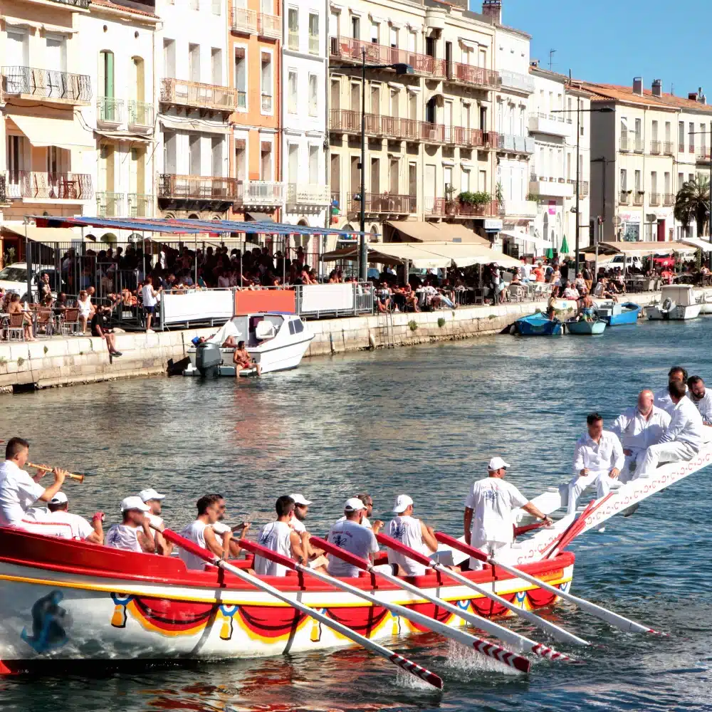 Joute nautique à Sète sous le soleil